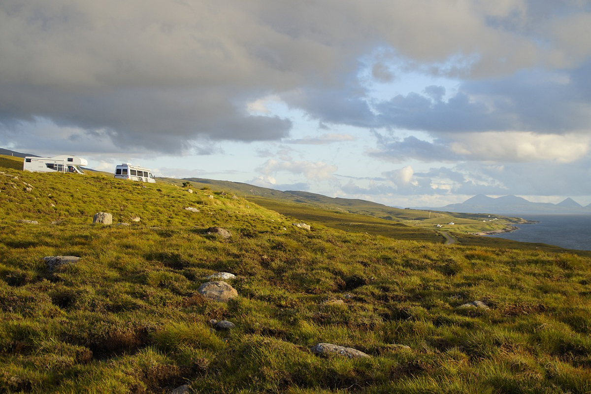2 campers in Schotland die wildkamperen in Europa