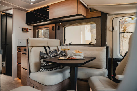 Campervan primeurs 2025 Hymer B MC interieur