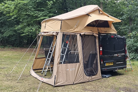 Tentprimeurs daktent in bos