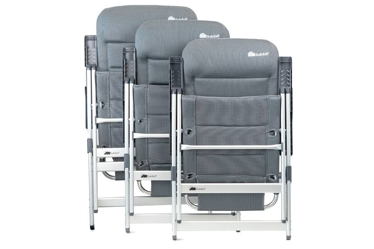 3 Dukdalf Brillante stoelen opgeklapt