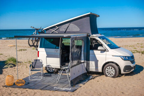 campervan op het strand met de Fiamma F45s